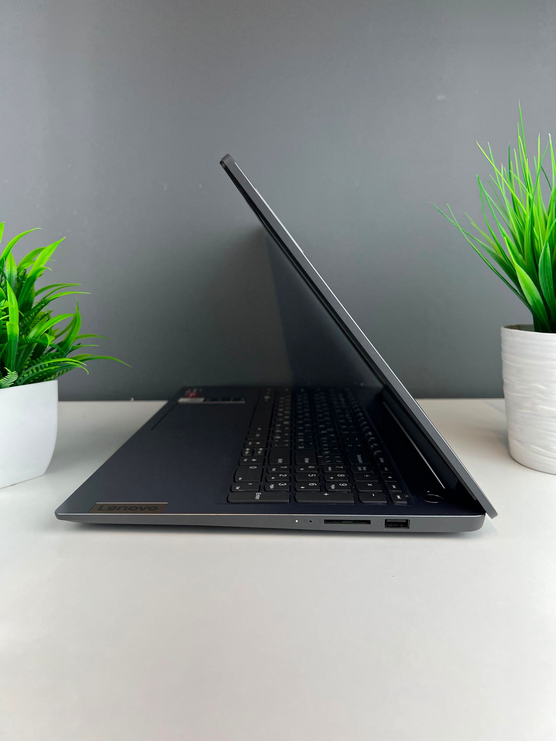 Ноутбук Lenovo ryzen 5 (5-е поколение) 2023 (6 ядер / 12 потоков) AMD Ryzen 5 7-поколение ядер 16 GB 512 GB 12 дюймов