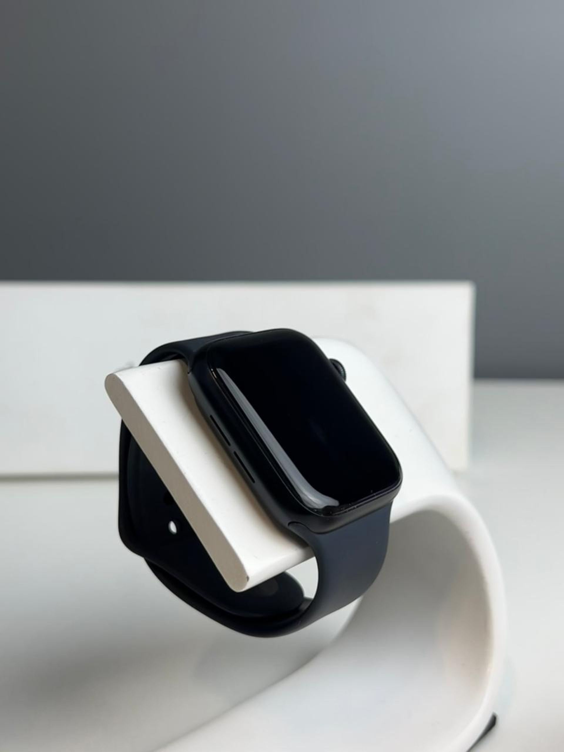 Apple Watch SE 44 мм (2е поколение)