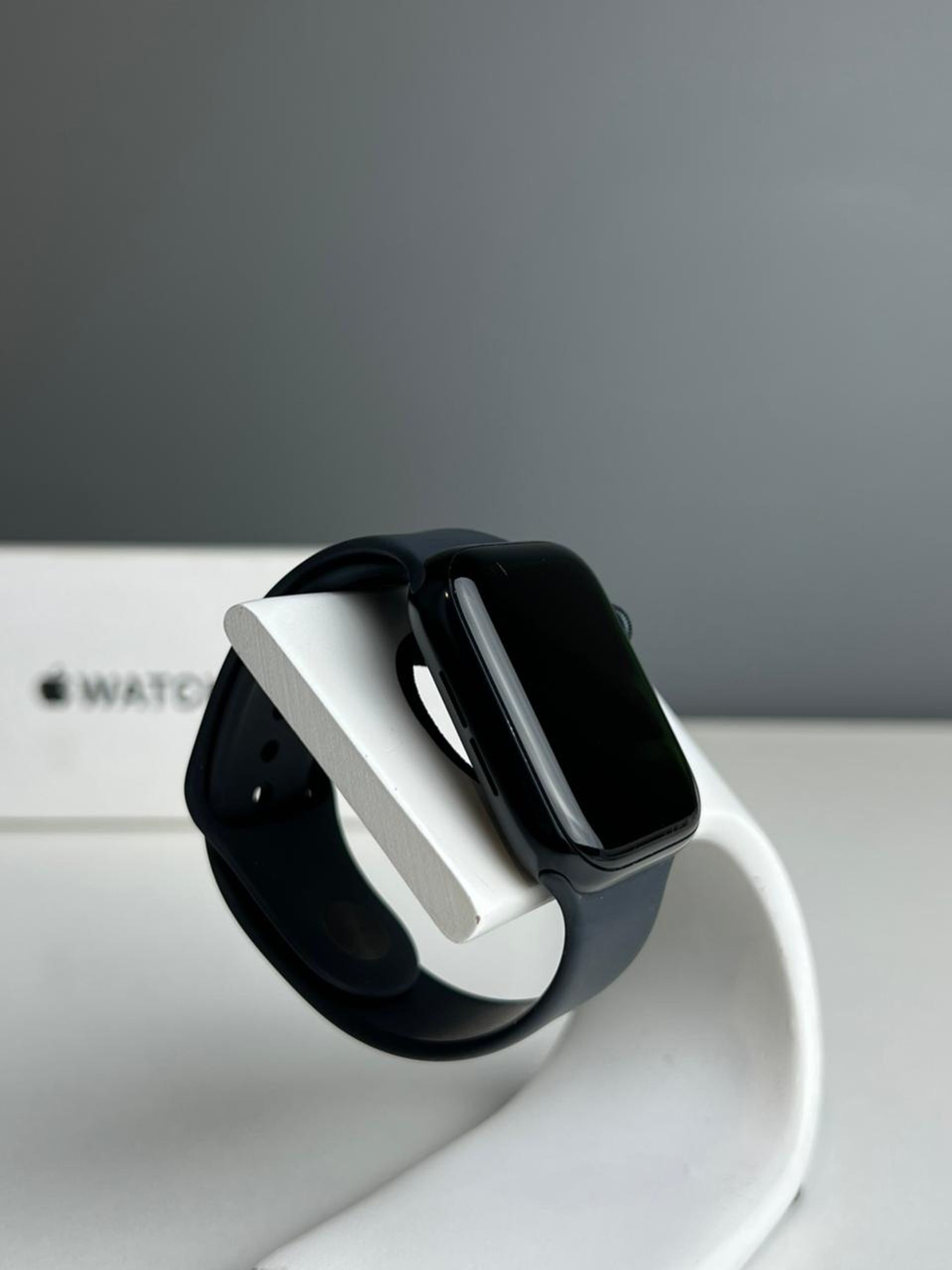 Apple Watch SE 44 мм (2е поколение)