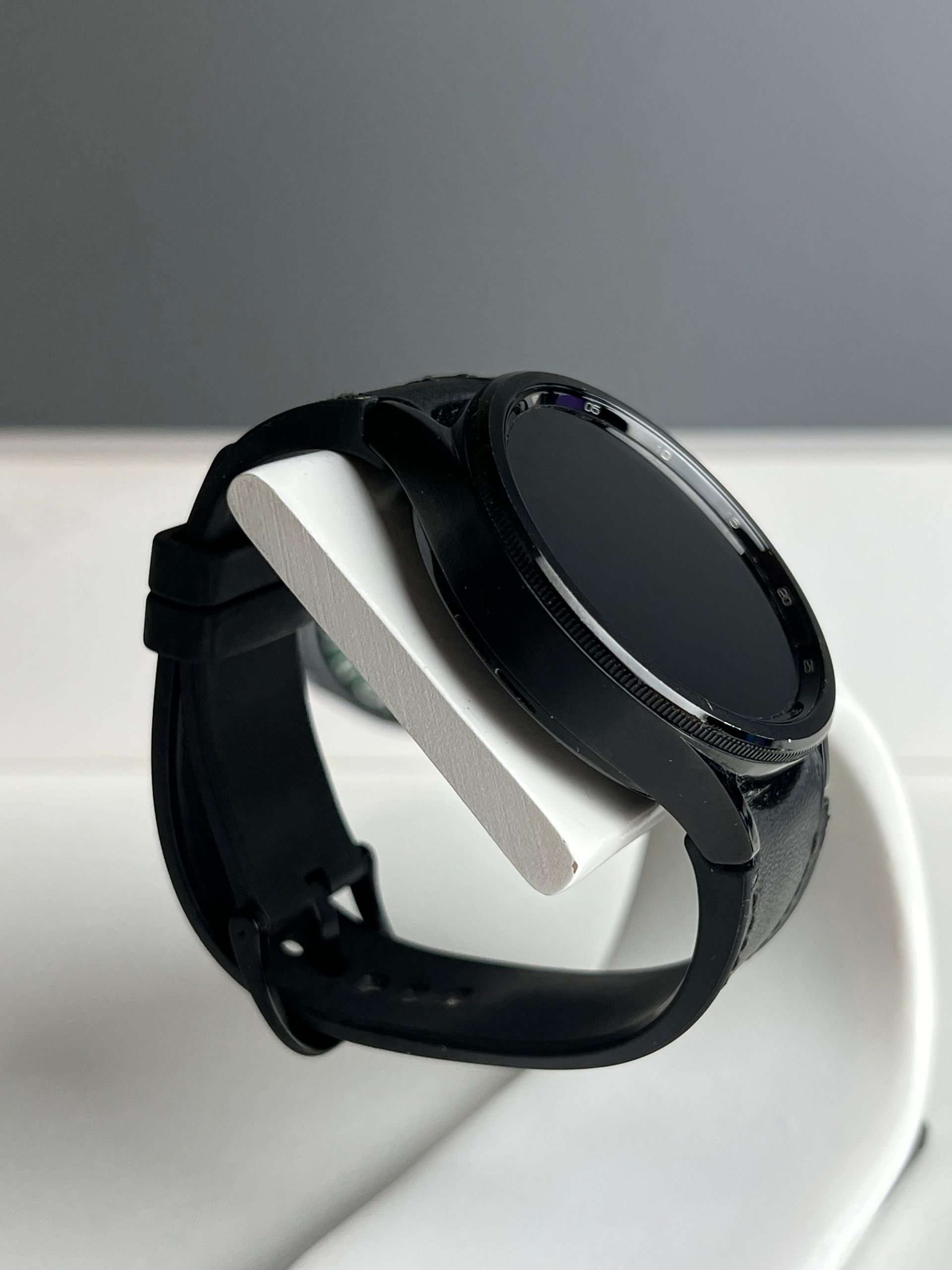 Samsung Series 6  44 mm 47mm