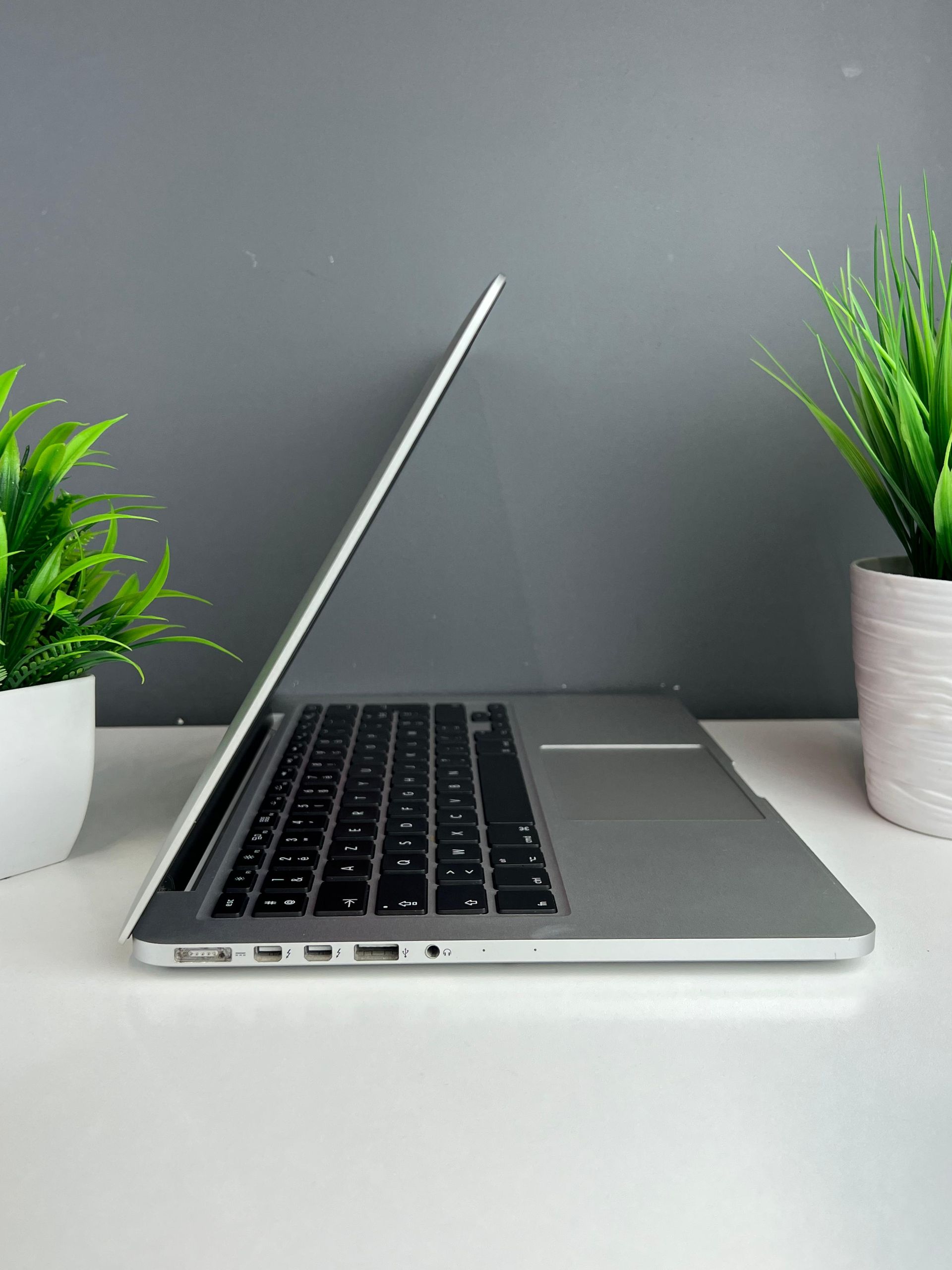 Ноутбук Apple macbook air 13 intel i5  Intel Core i5 5-поколение  ядер 8 GB 256 GB 13 дюймов