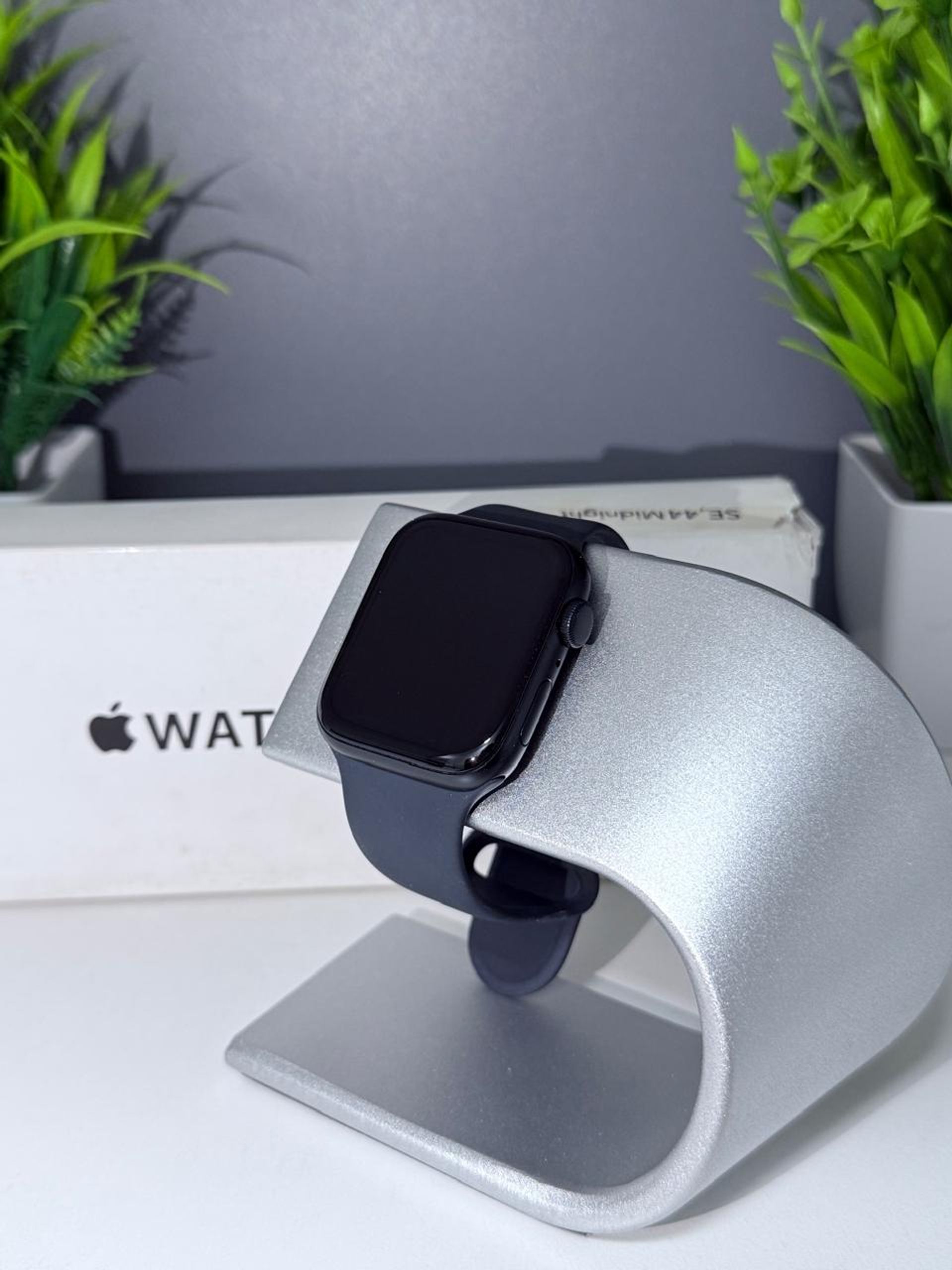 Apple Watch SE 44 мм (2е поколение)