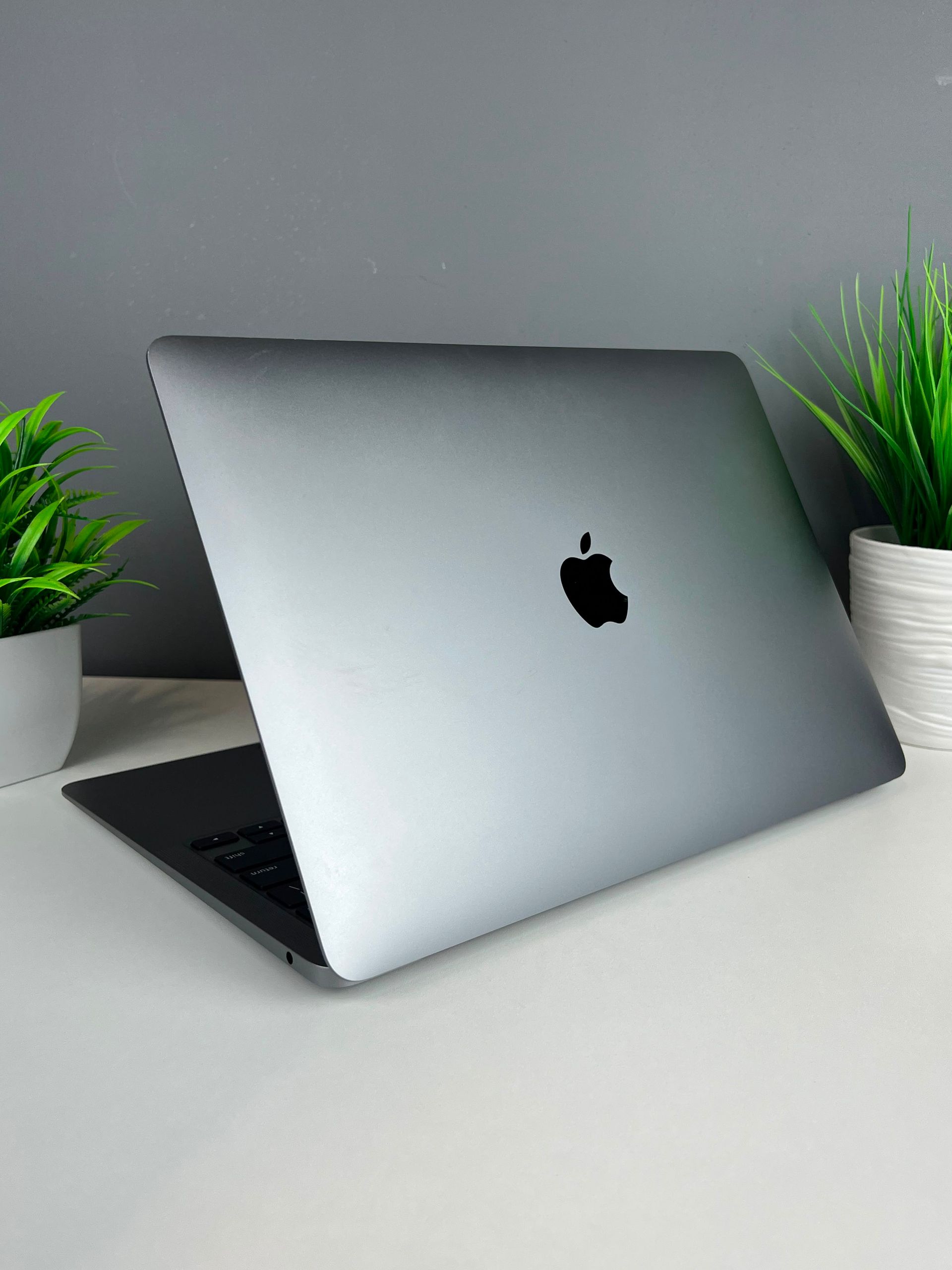 Ноутбук Apple MacBook Air Apple M1 ядер 8 GB 256 GB 13 дюймов