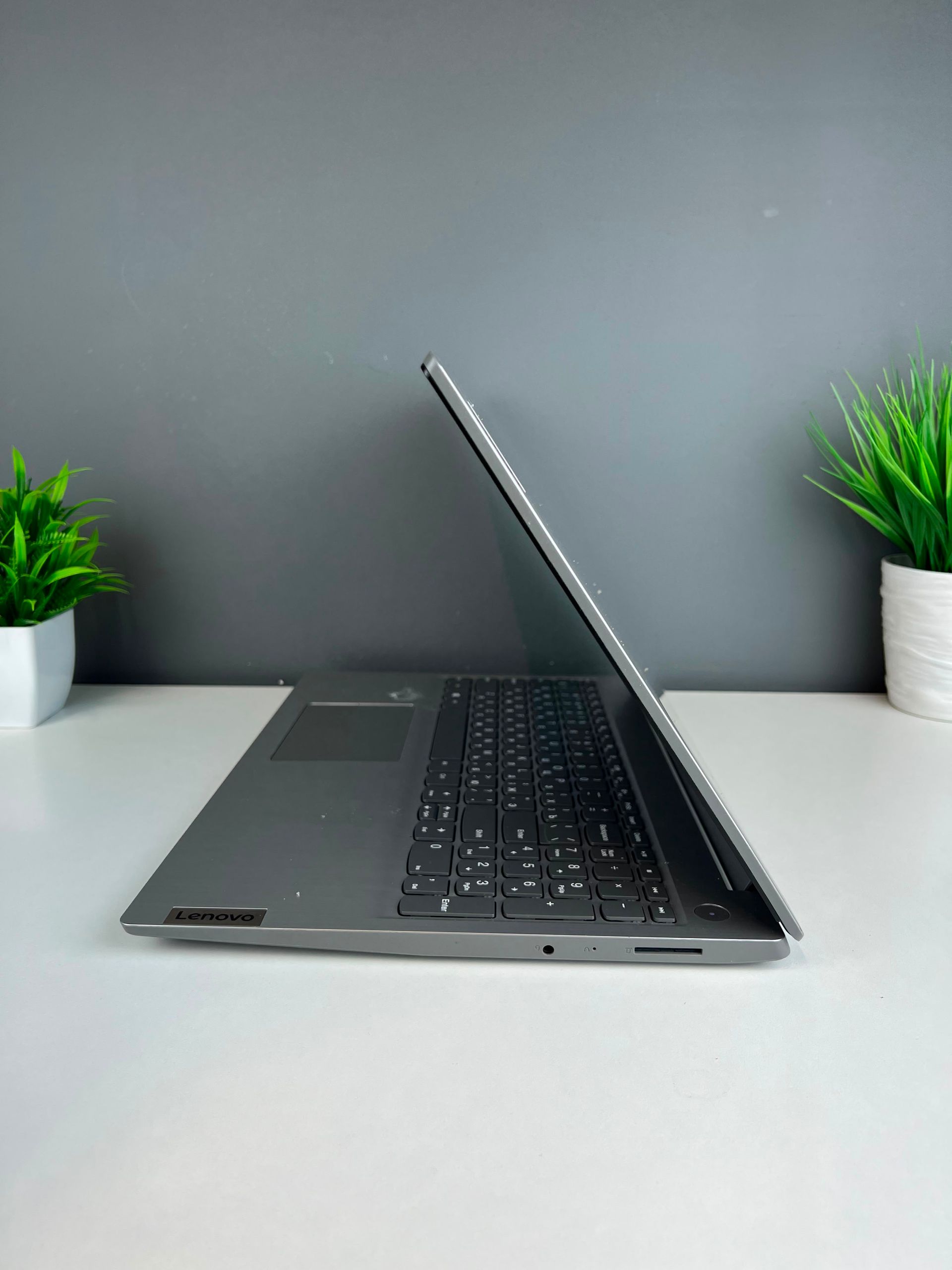 Ноутбук Lenovo core i3/10-пок  Intel Core i3  10-поколение  ядер 8 GB 256 GB 15 дюймов