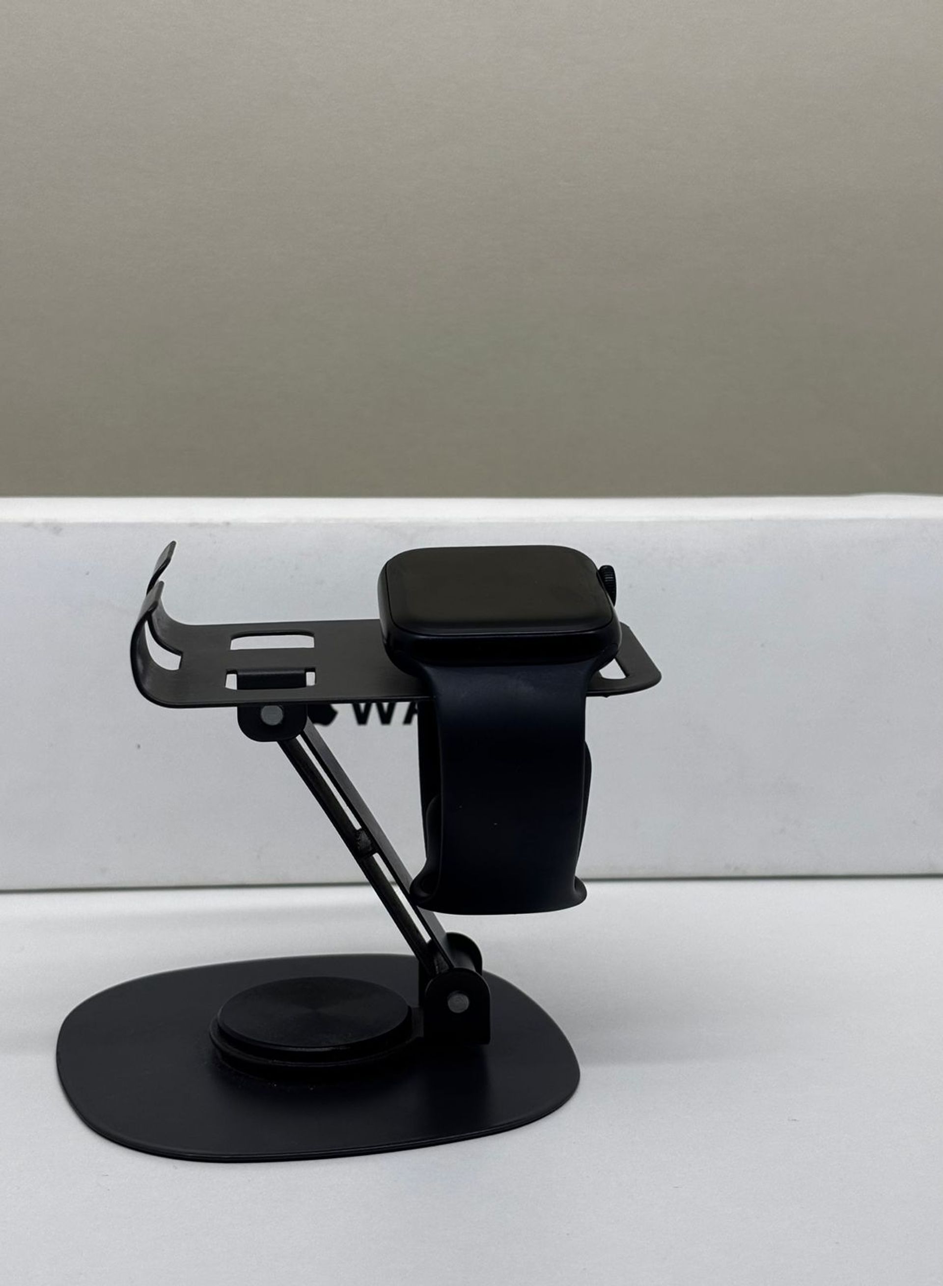 Apple Watch SE 44 мм (2е поколение)