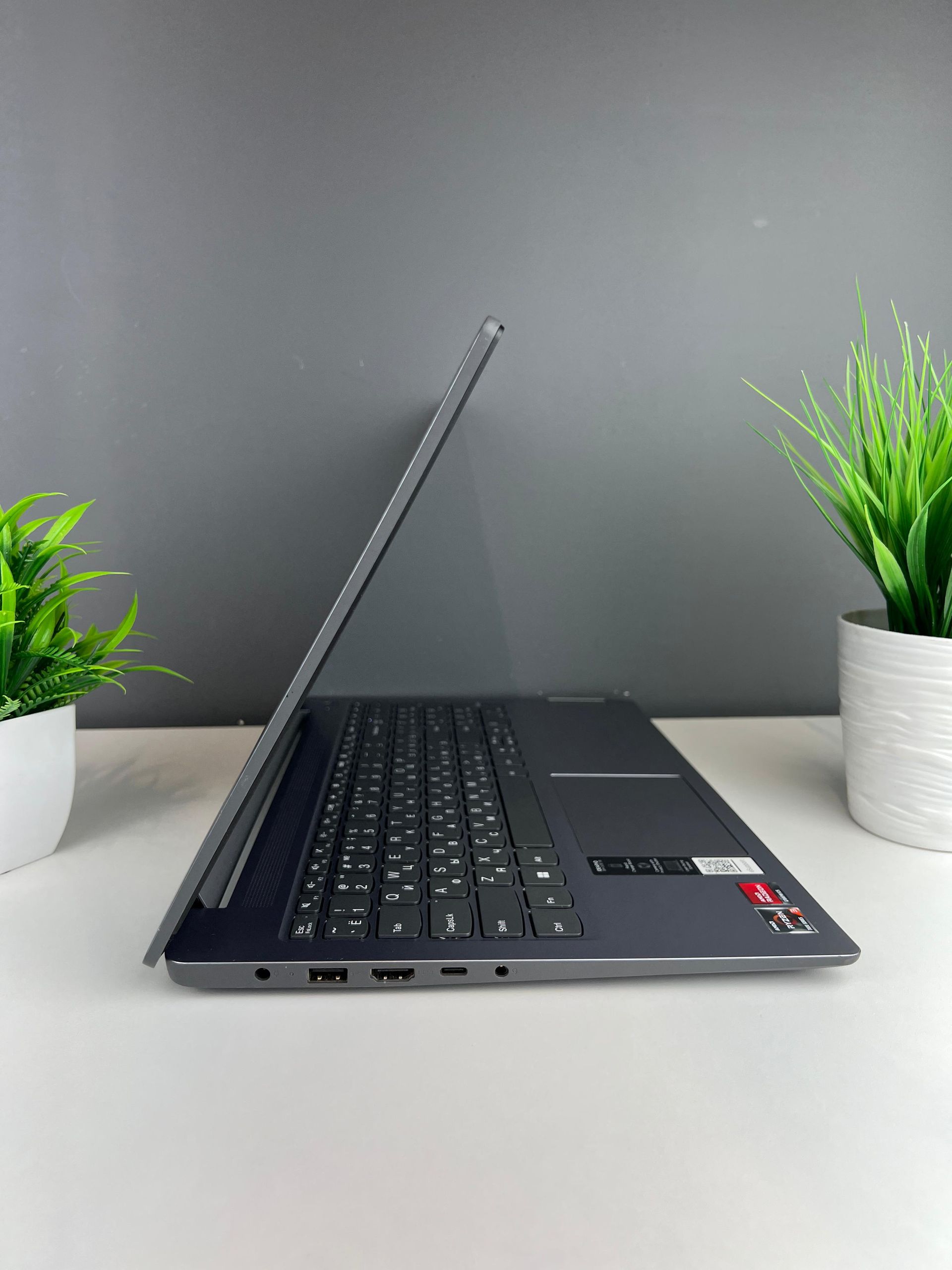 Ноутбук Lenovo Для работы и учебы AMD Ryzen 3 5-поколение ядер 8 GB 512 GB 15 дюймов