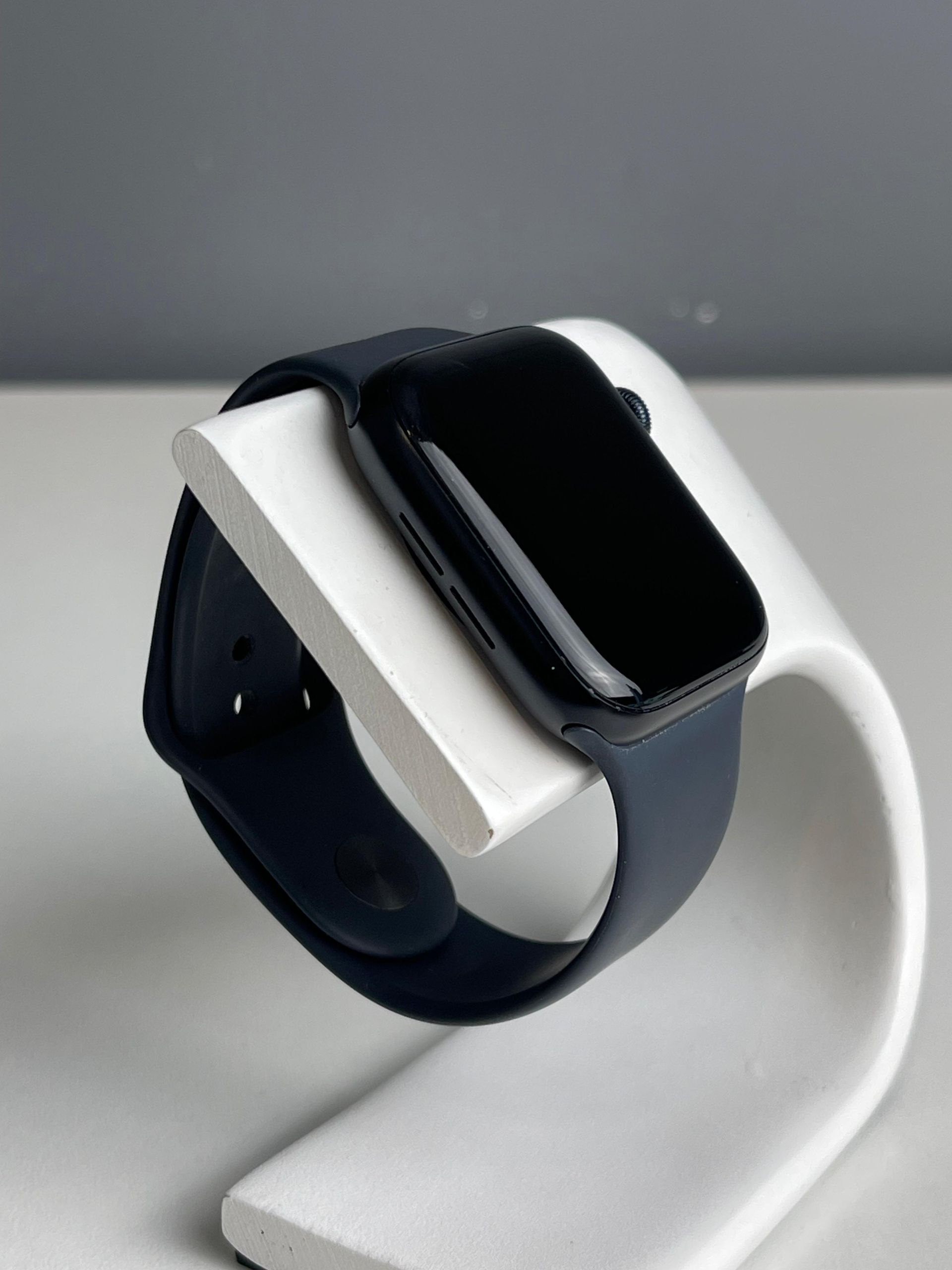 Apple Watch SE 44 мм (2е поколение)