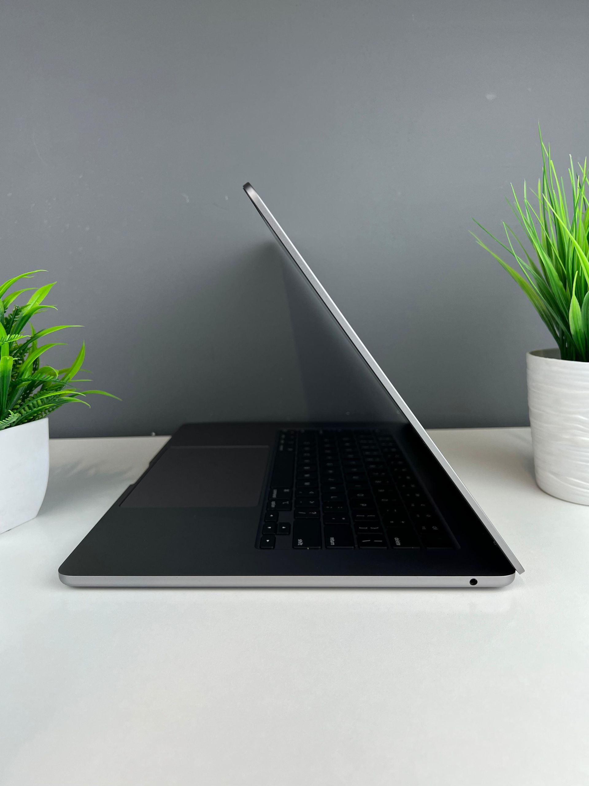 Ноутбук Apple macbook air 15 m2 Apple M2 ядер 8 GB 256 GB 15 дюймов