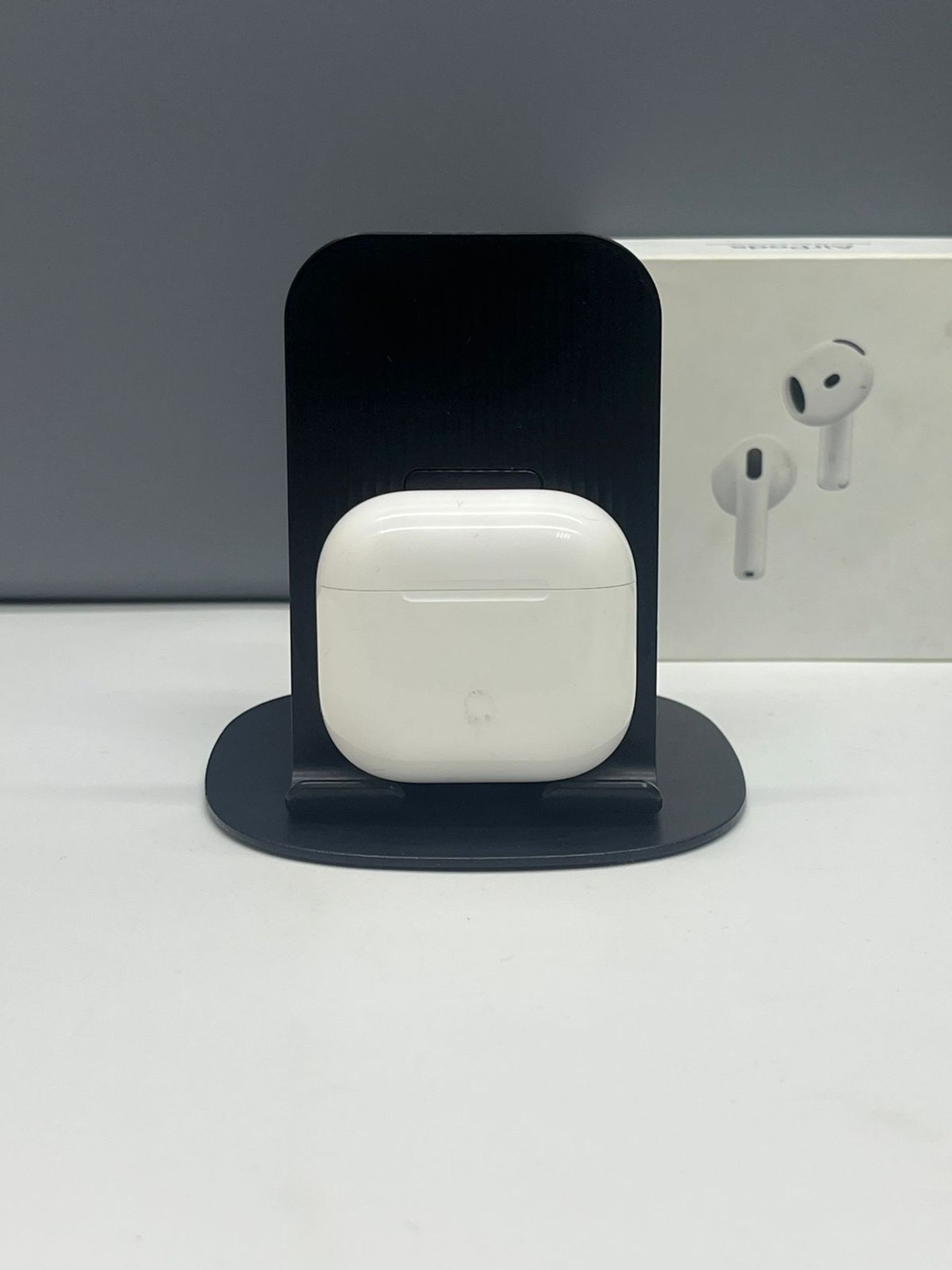 AirPods 4 series