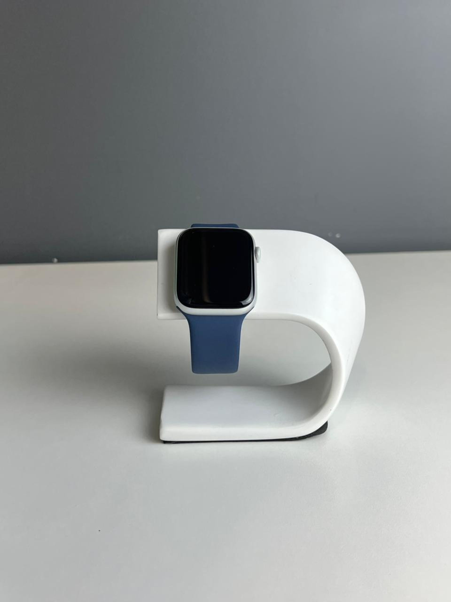 Apple Watch SE 44 мм (2е поколение)