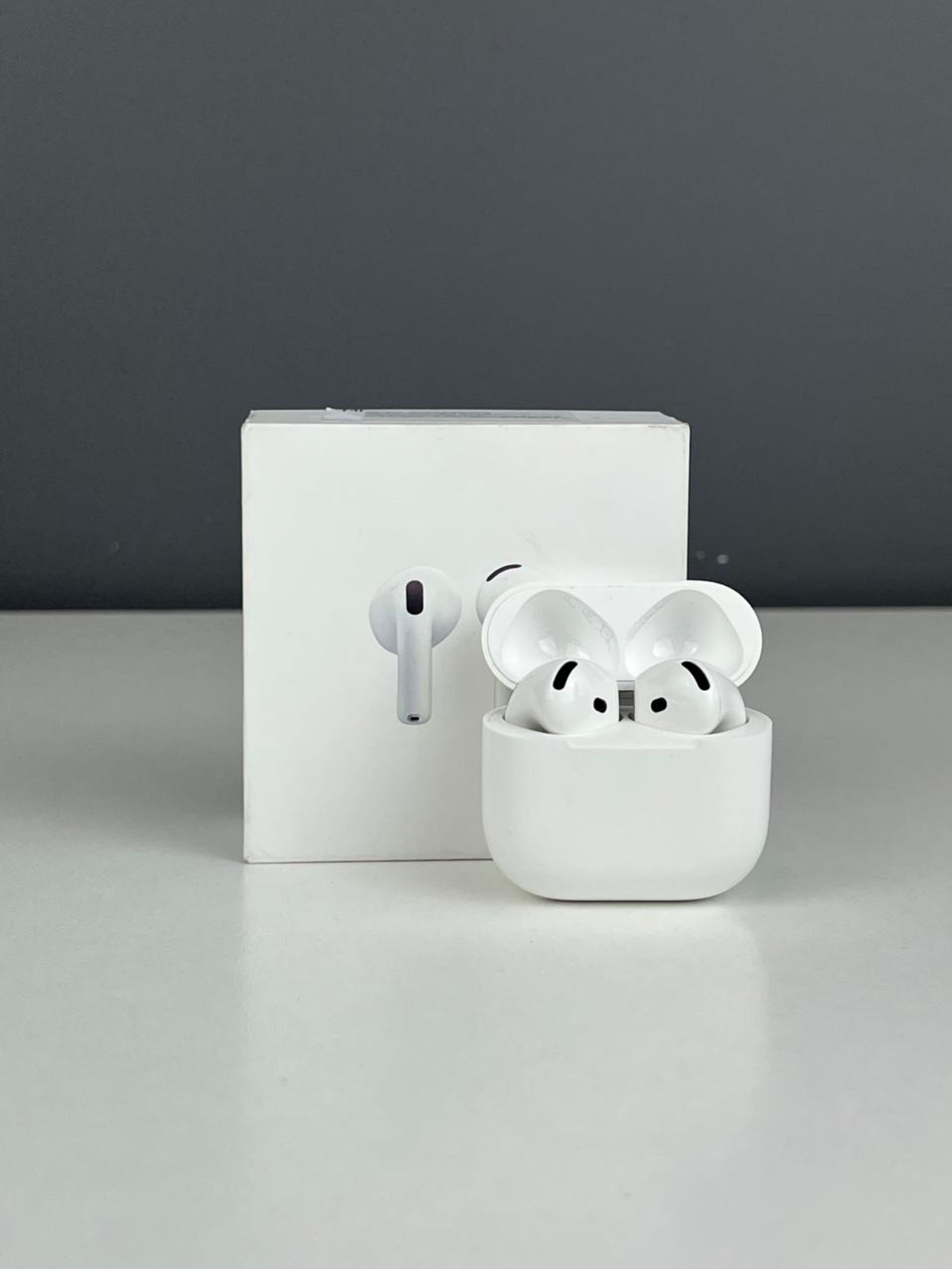 AirPods 4 series