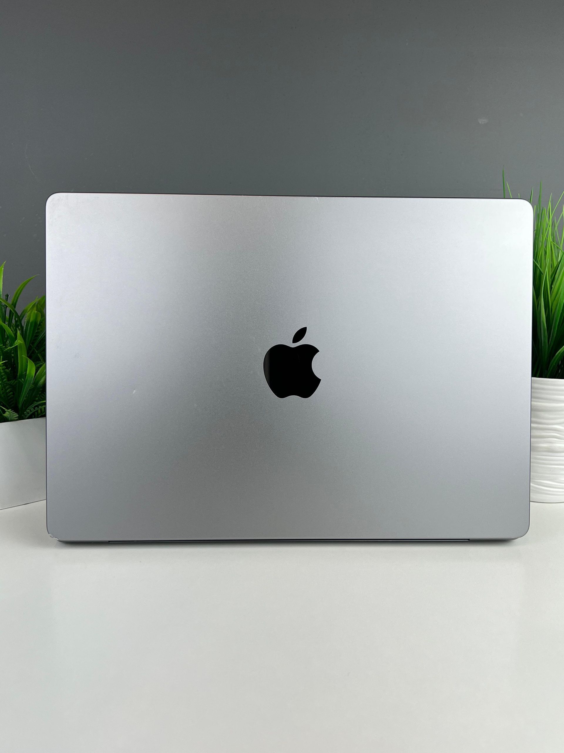 Ноутбук Apple MacBook Pro Apple M2 Pro ядер 16 GB 500 GB 14 дюймов