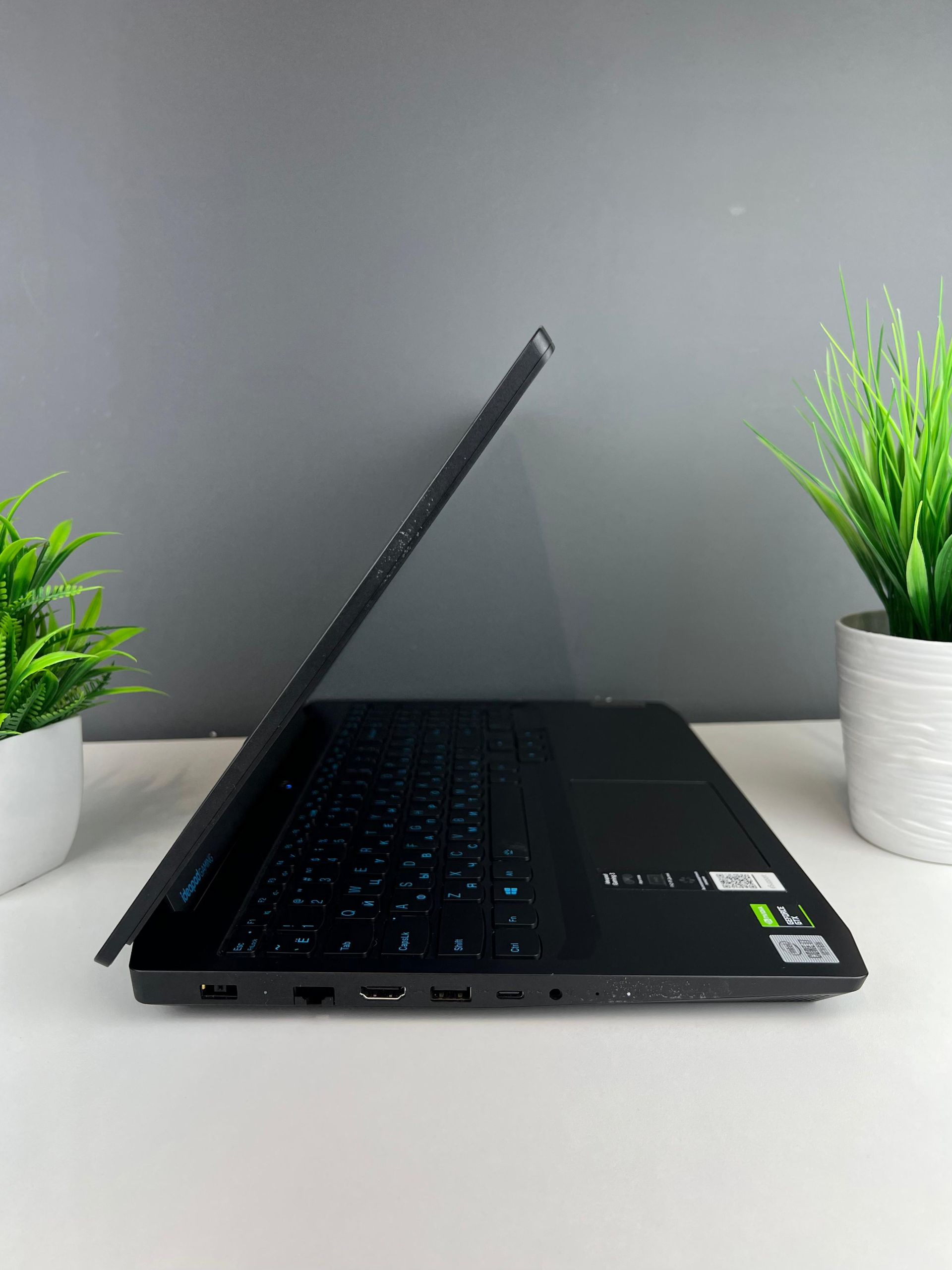 Ноутбук Lenovo Игровой  Intel Core i7  10-поколение  ядер 8 GB 14 дюймов