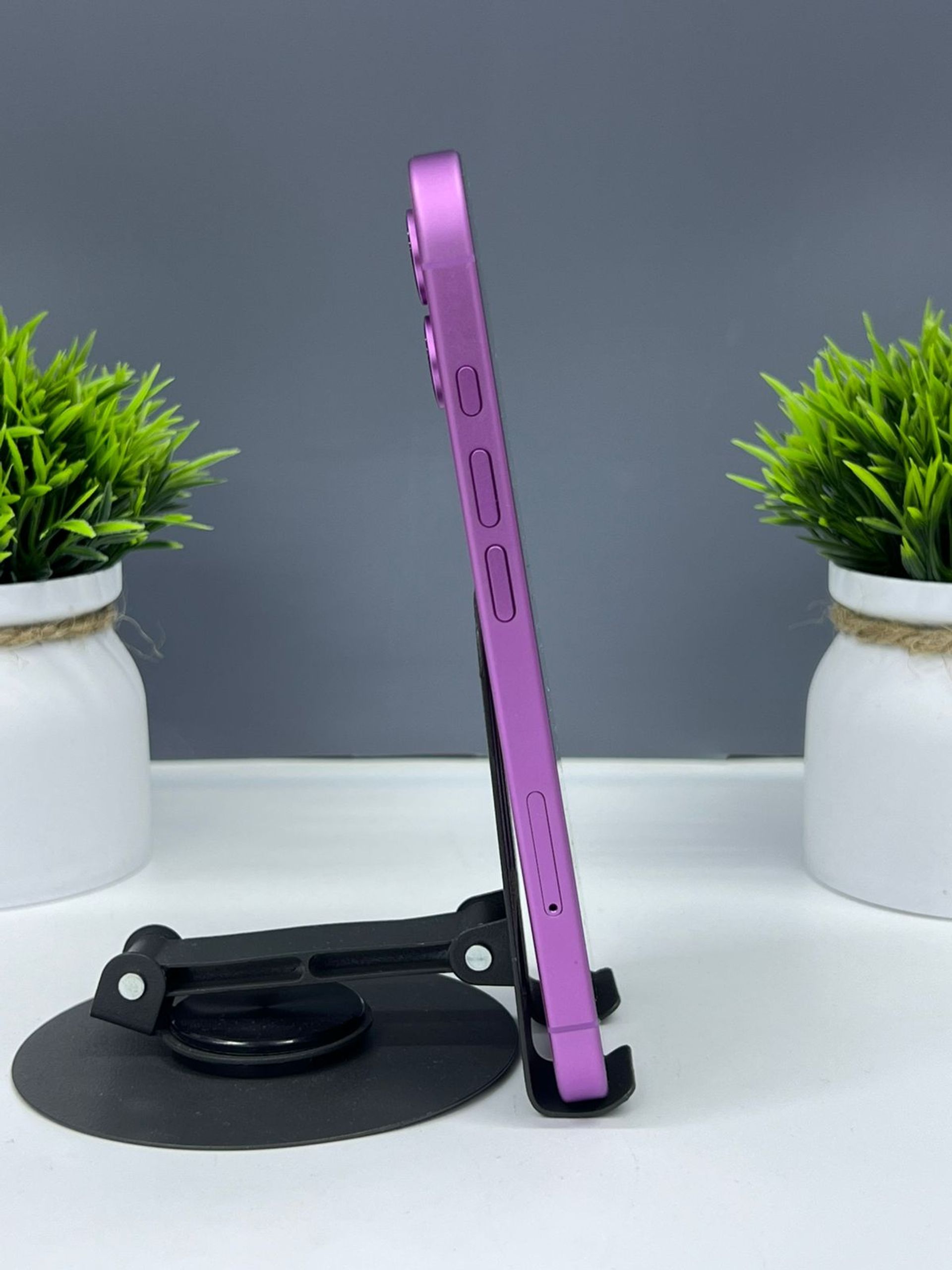 Apple iPhone 16 розовый