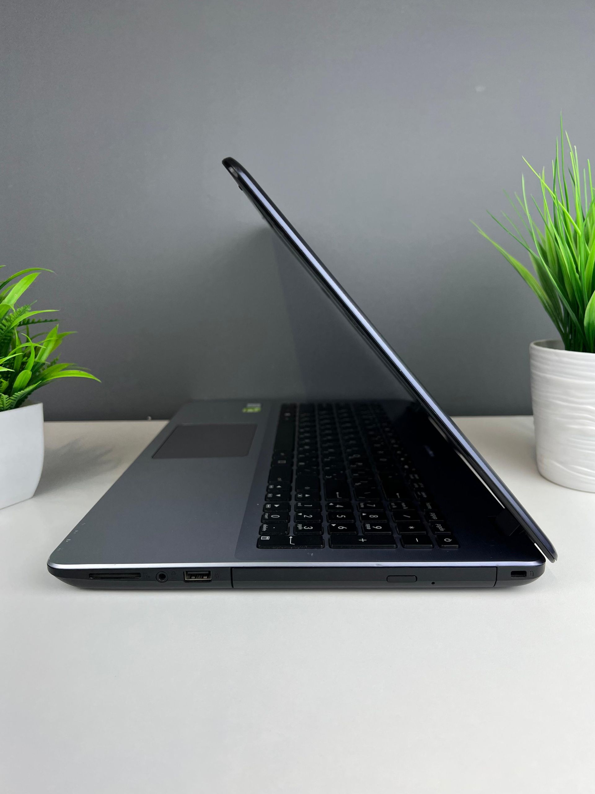 Ноутбук Asus core i7/7 пок  Intel Core i7  7-поколение  ядер 4 GB 16.2 дюймов