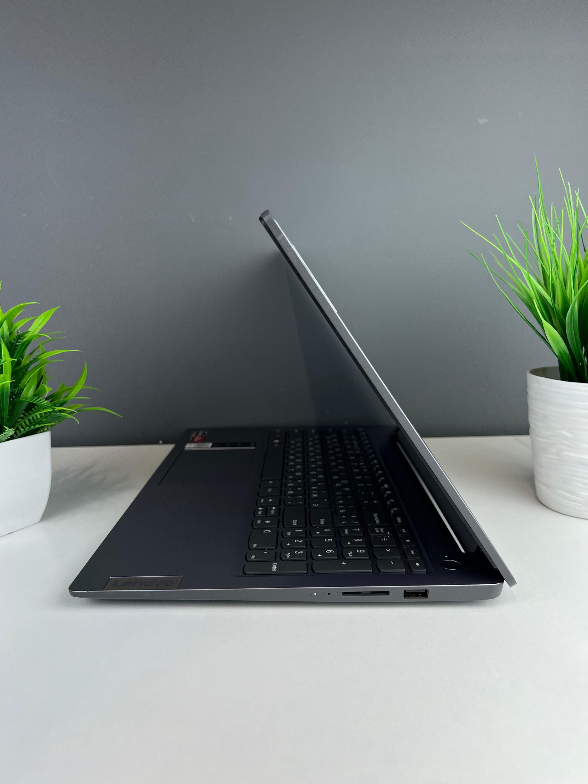 Ноутбук Lenovo Для работы и учебы AMD Ryzen 3 5-поколение ядер 8 GB 512 GB 15 дюймов