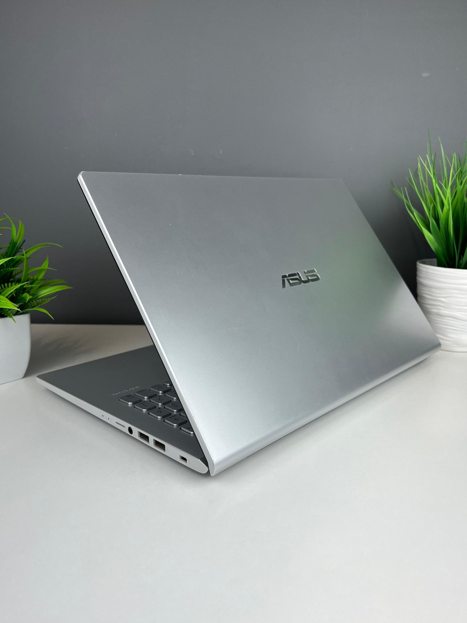 Ноутбук Asus core i3/10-пок  Intel Core i3  10-поколение  ядер 8 GB 512 GB 13 дюймов