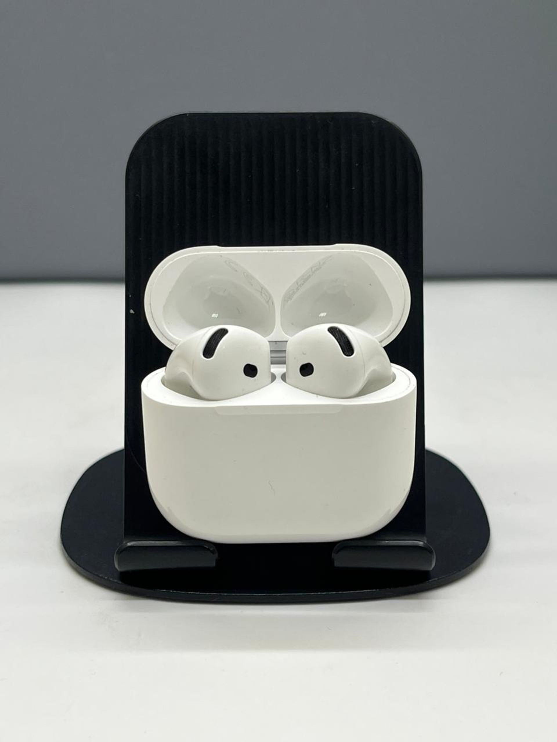 AirPods 4 series