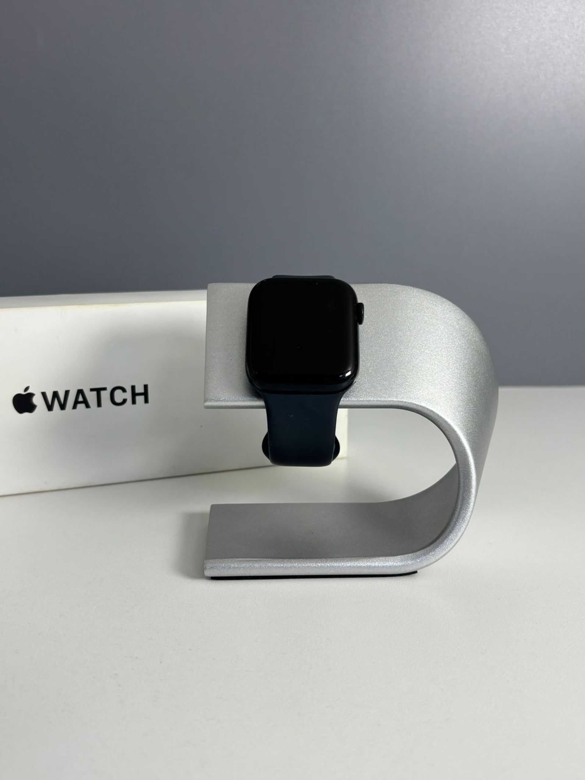 Apple Watch SE 44 мм (2е поколение)