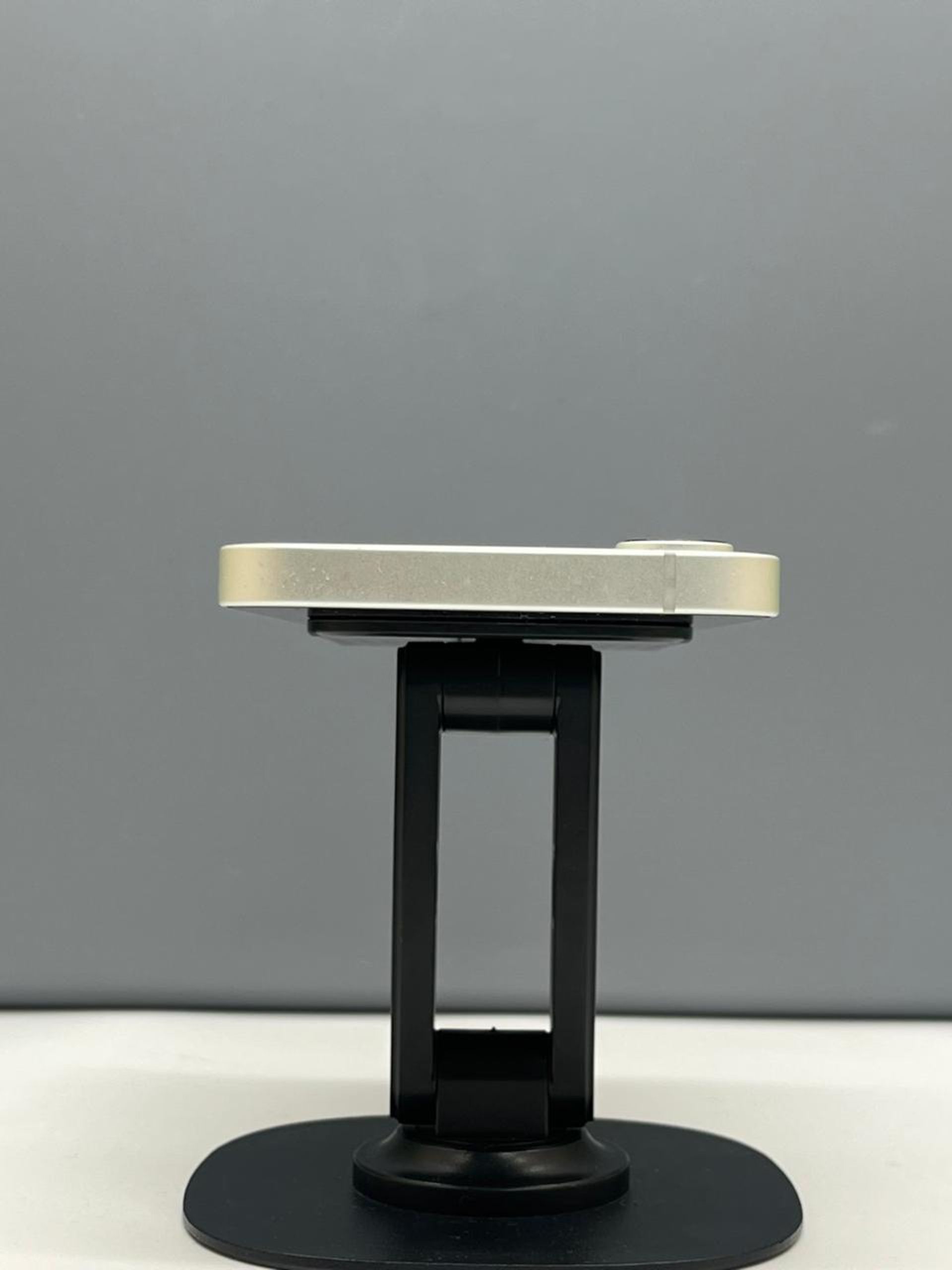 Apple iPhone 16e 128GB - фото_3