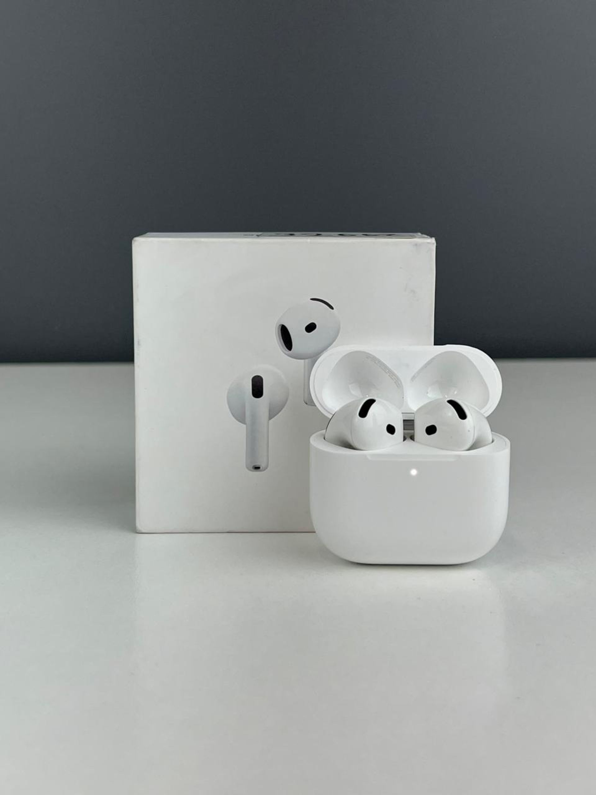 AirPods 4 series