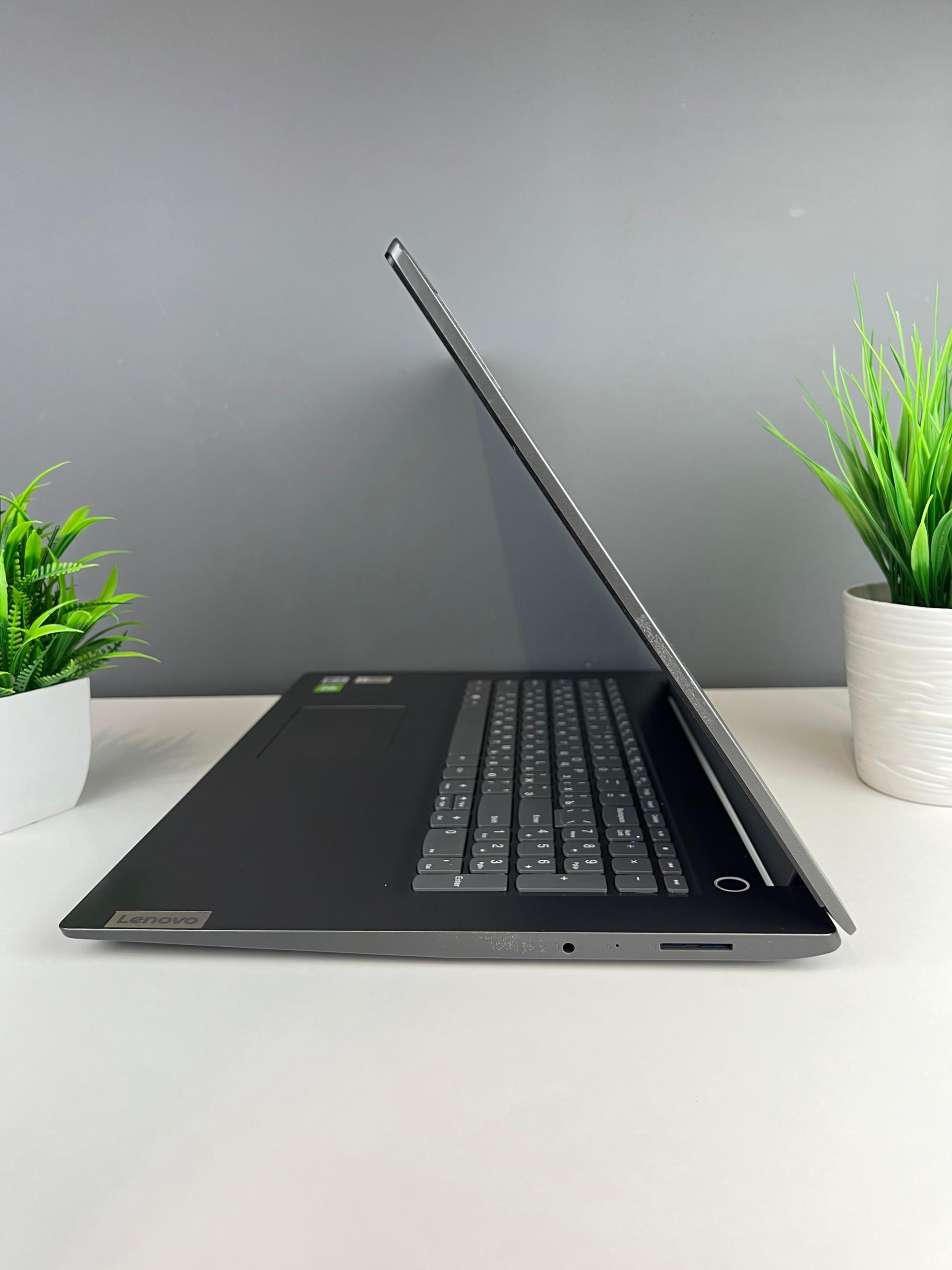 Ноутбук Lenovo Для работы и учебы  Intel Core i5  10-поколение  ядер 8 GB 256 GB 15 дюймов