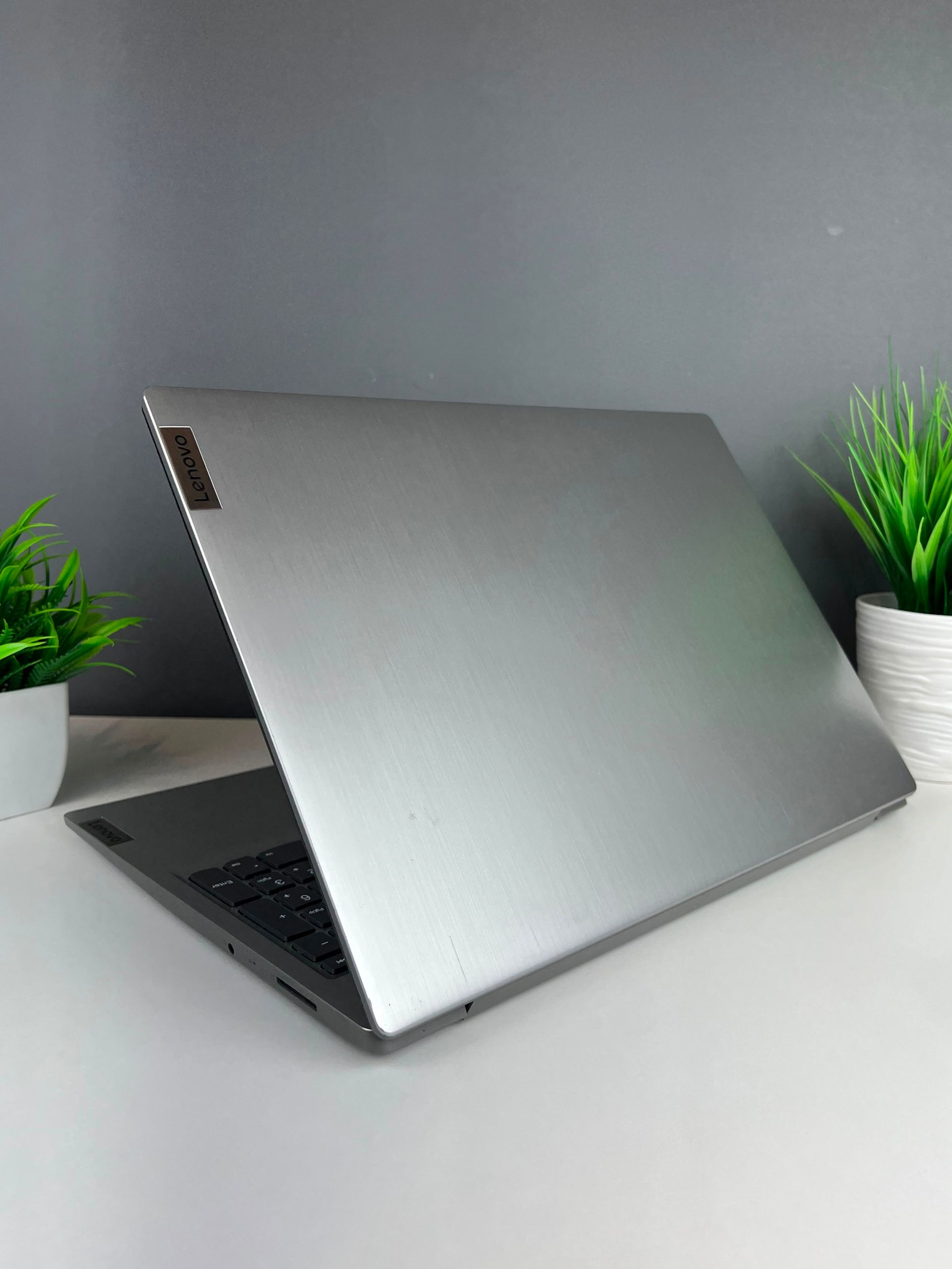 Ноутбук Lenovo Для работы и учебы  Intel Core i3  10-поколение  ядер 2 GB 256 GB 13 дюймов