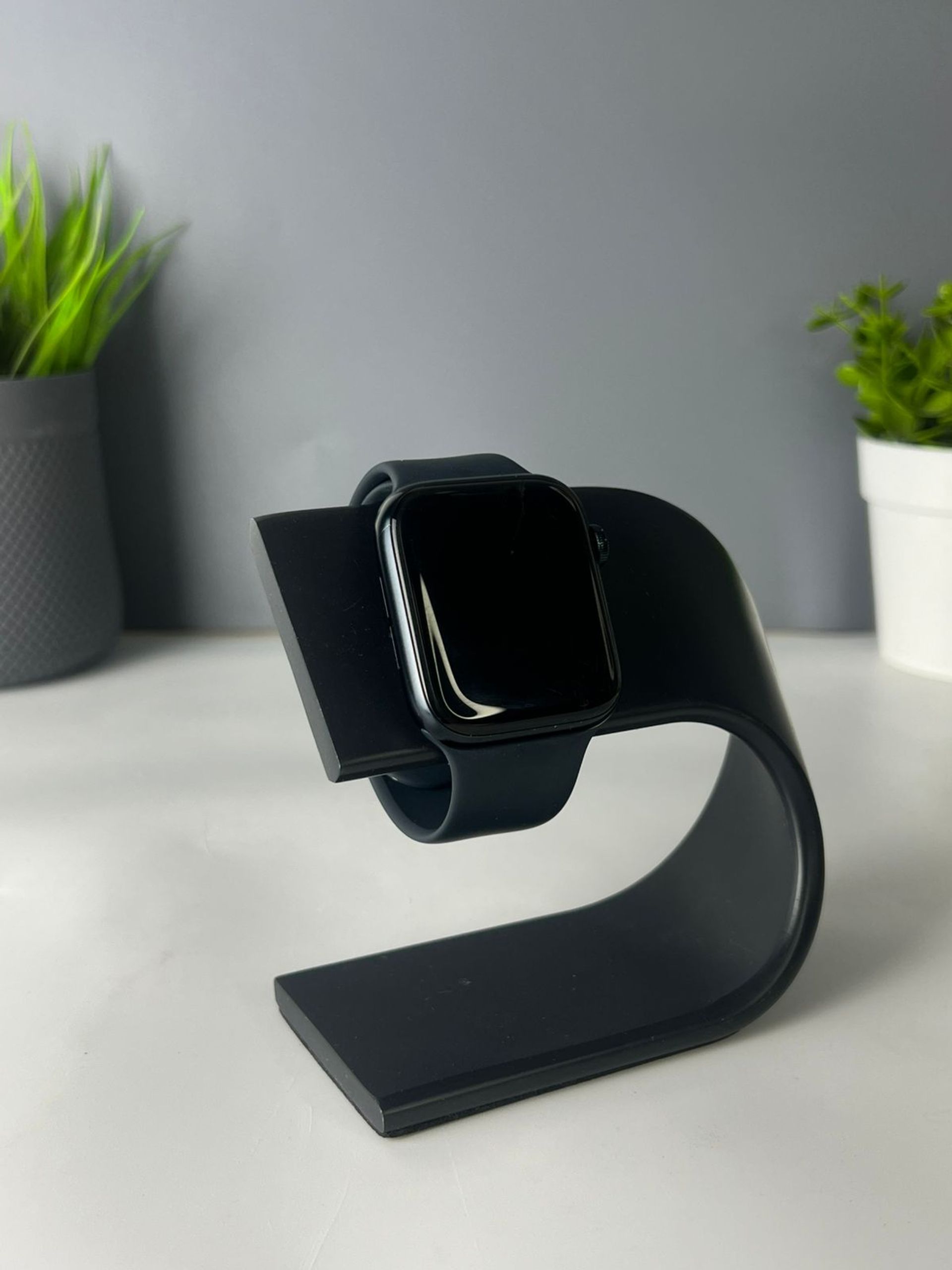 Apple Watch SE 44 мм (2е поколение)