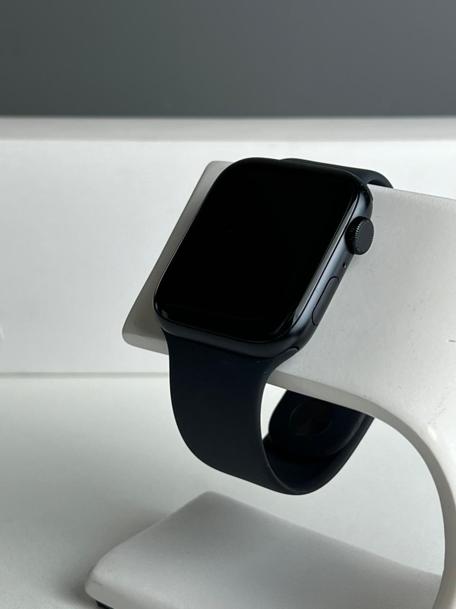 Apple Watch SE 44 мм (2е поколение