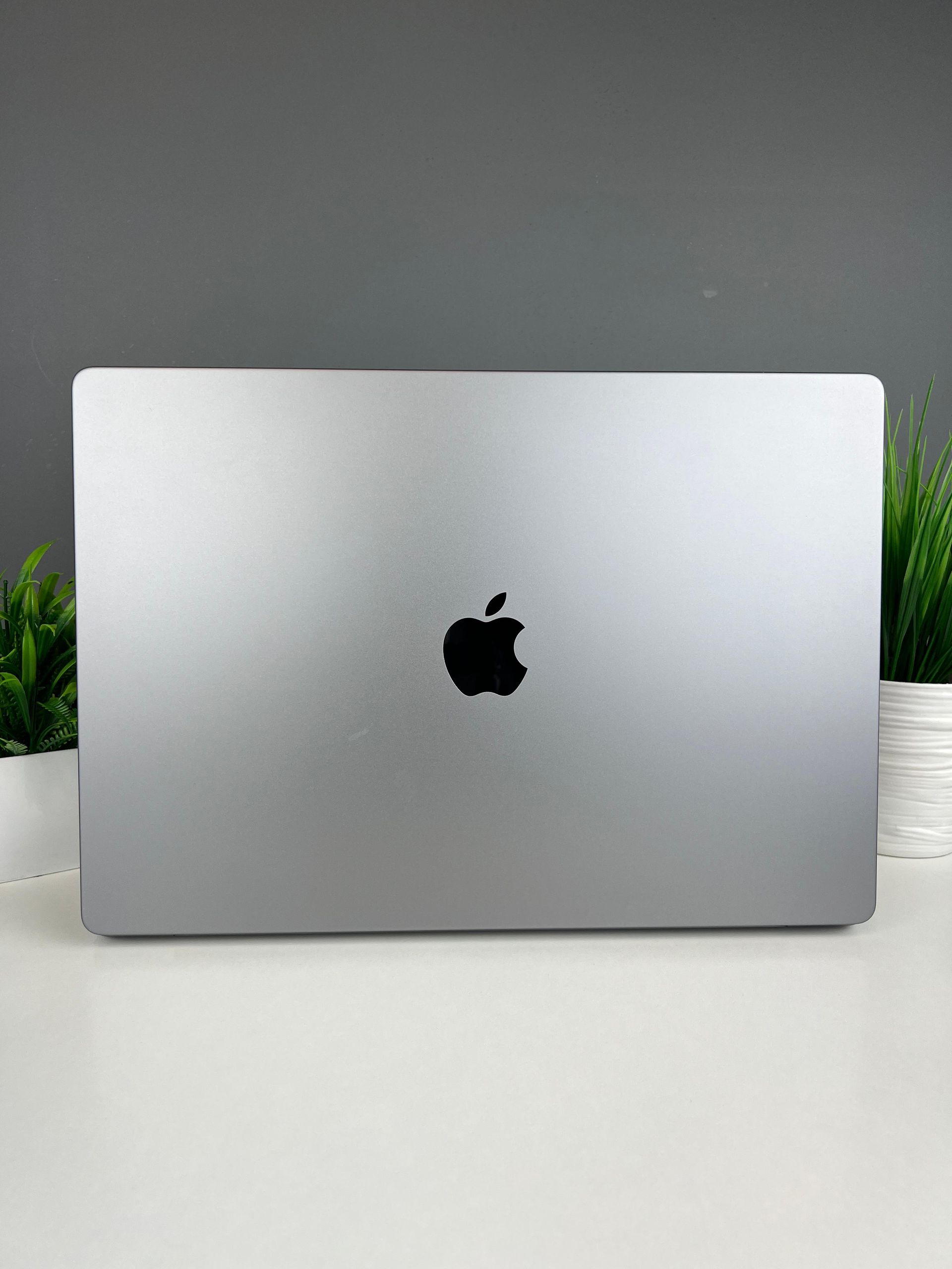 Ноутбук Apple MacBook Pro Apple M1 ядер 16 GB 512 GB 16 дюймов