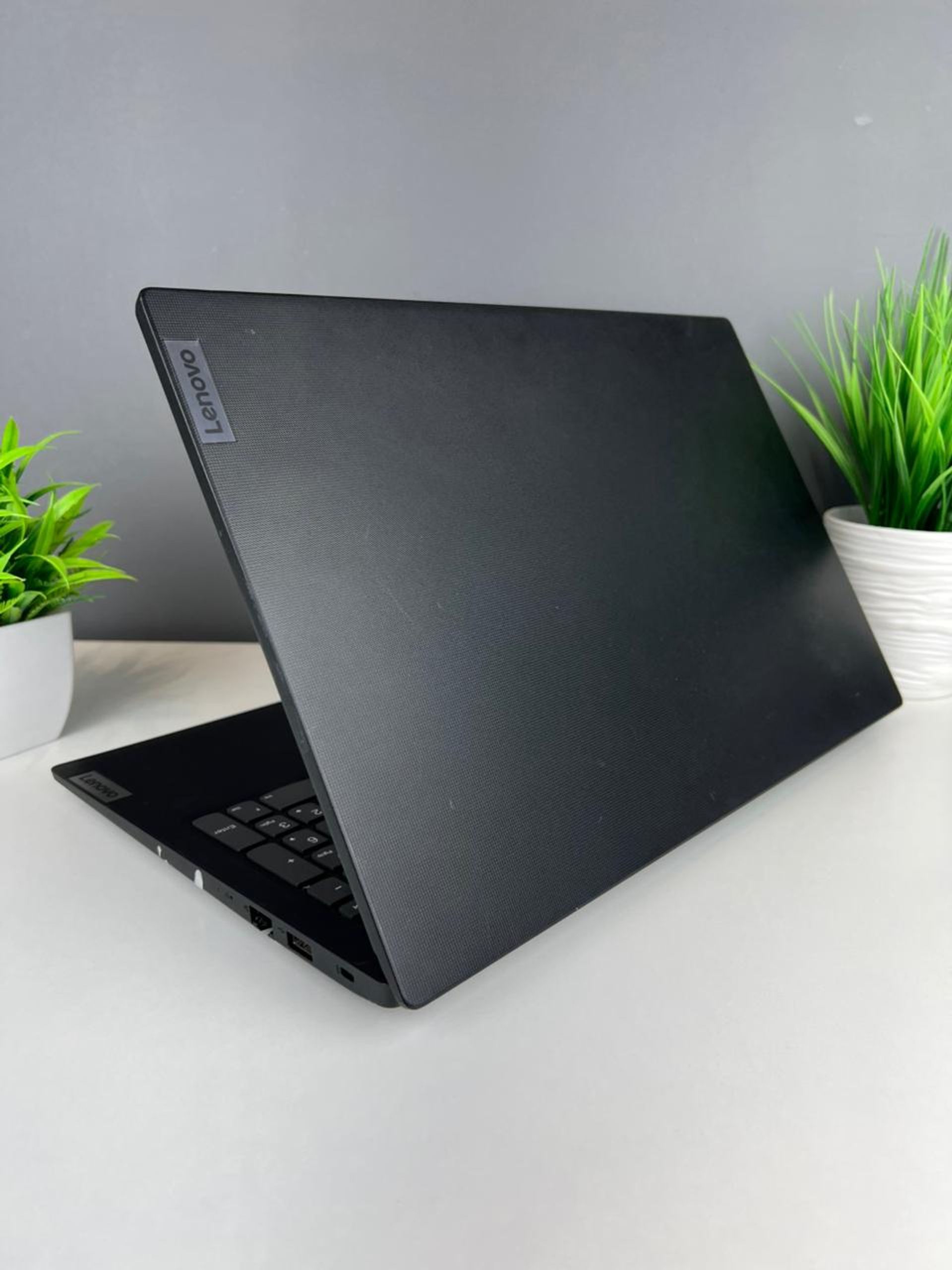 Ноутбук Lenovo core i3/12-пок  Intel Core i3  12-поколение  ядер 8 GB 500 GB