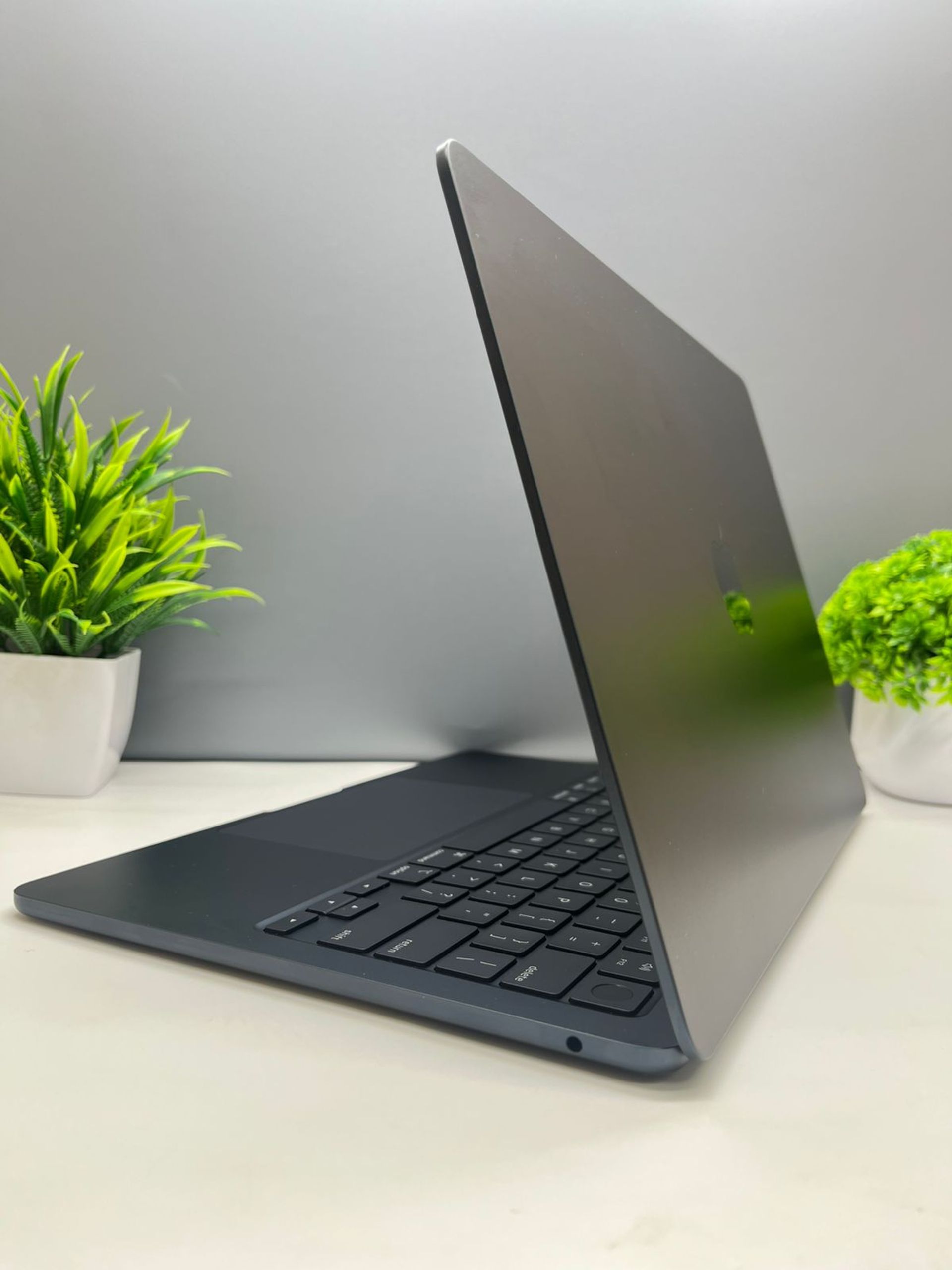 Ноутбук Apple MacBook Air Apple M2 ядер 8 GB 256 GB 13.6 дюймов