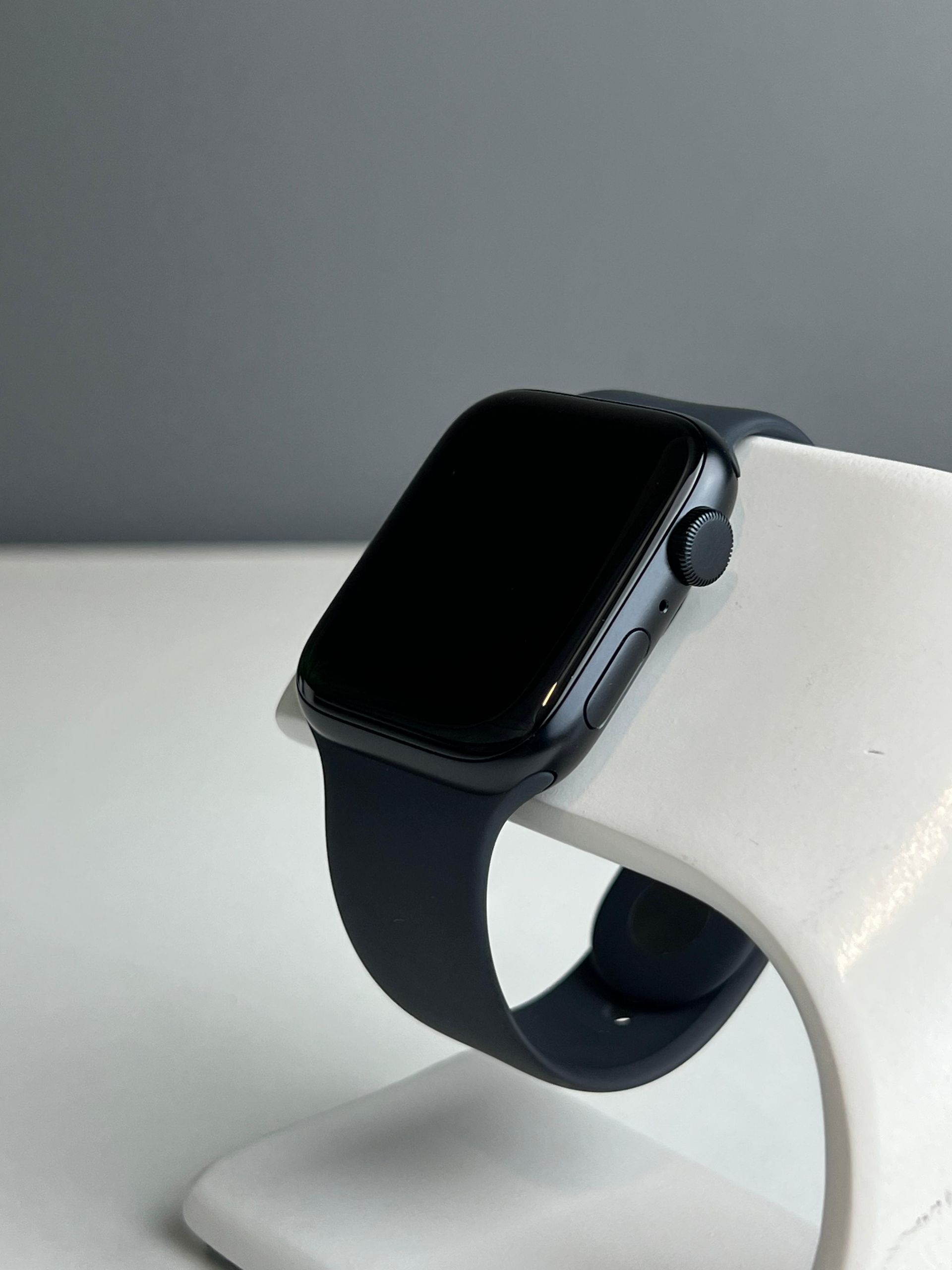 Apple Watch SE 44 мм (2е поколение)