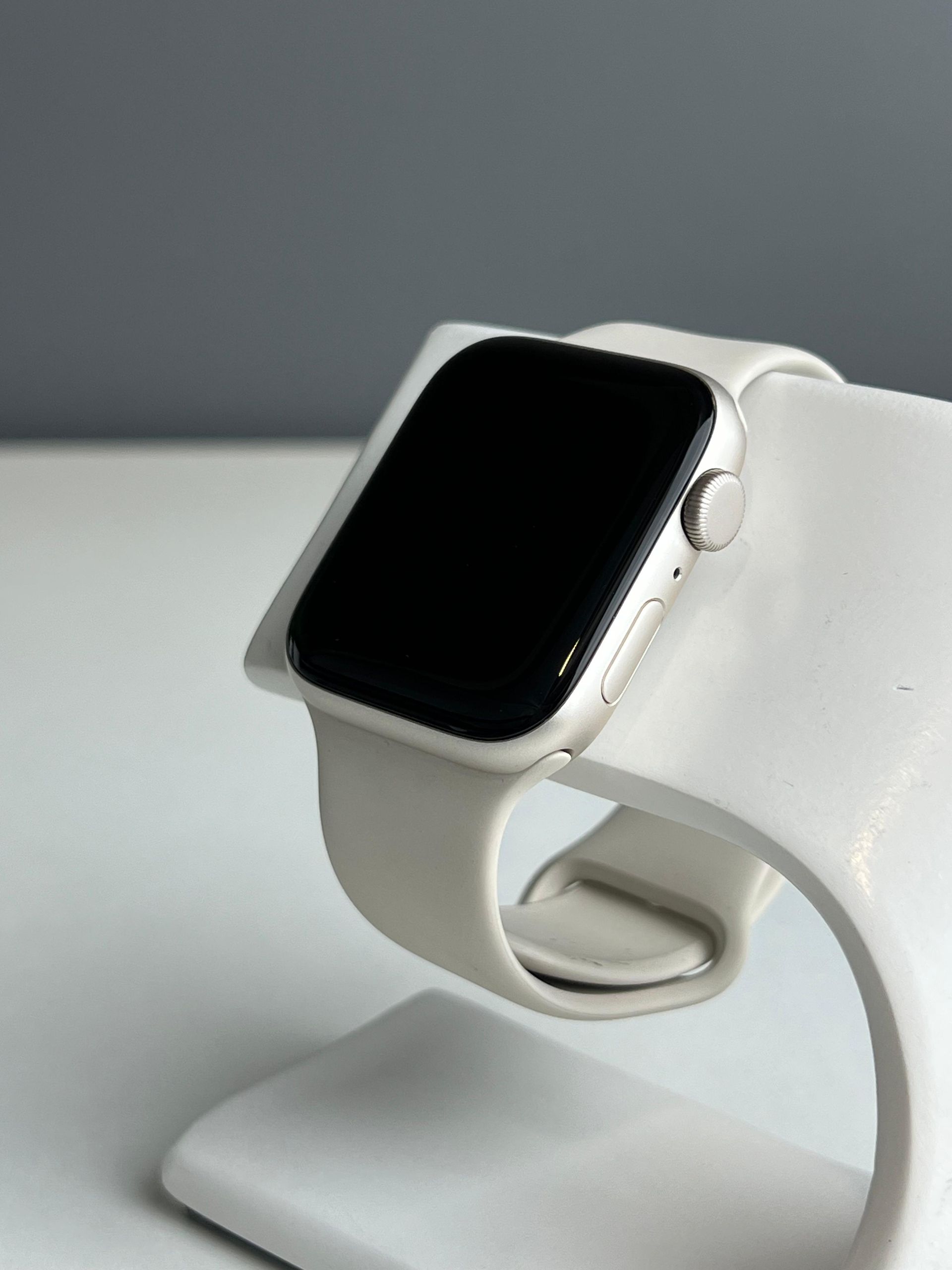 Apple Watch SE 44 мм (2е поколение)