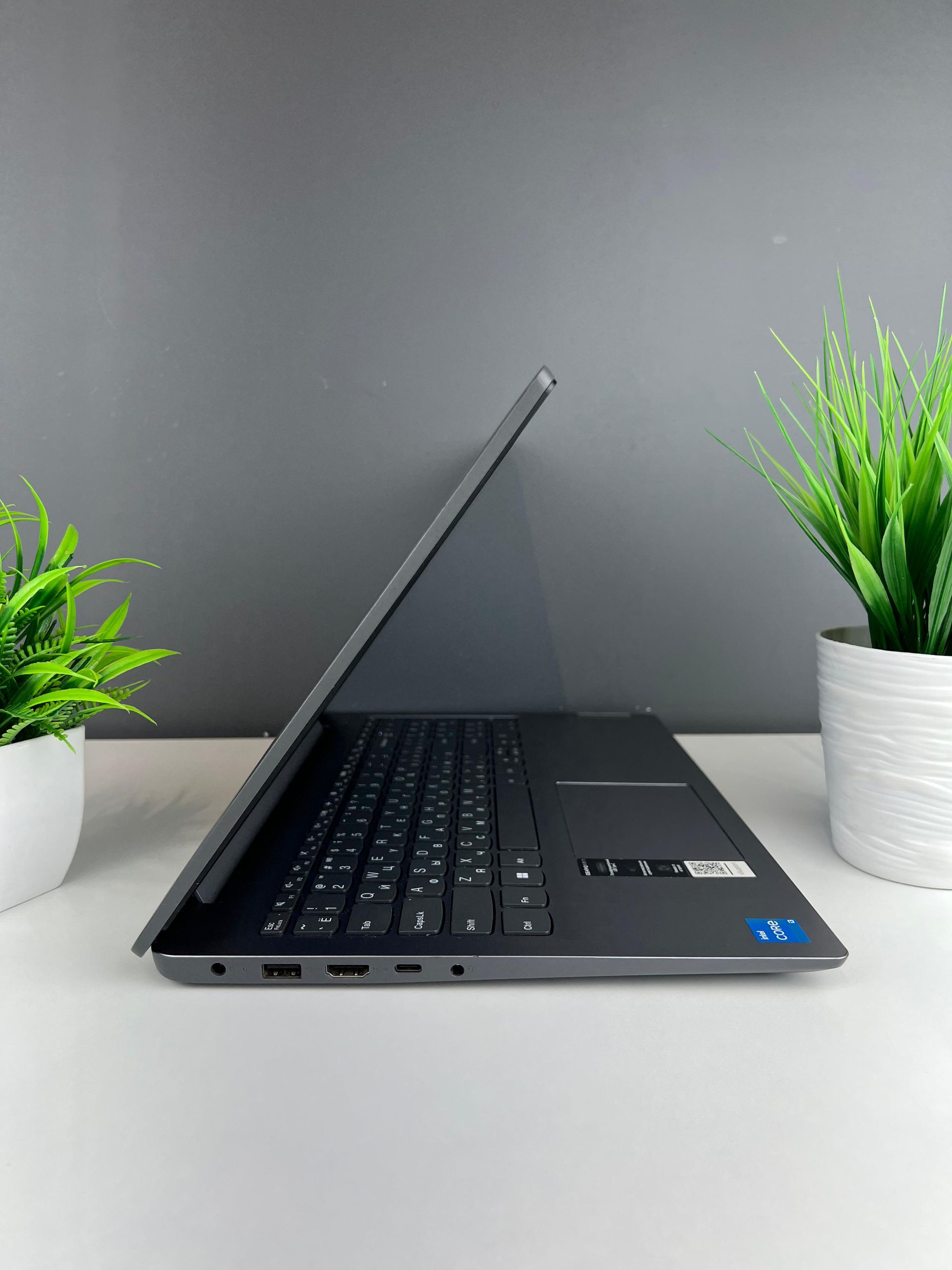 Ноутбук Lenovo core i3/12-пок  Intel Core i3  12-поколение  ядер 4 GB 256 GB